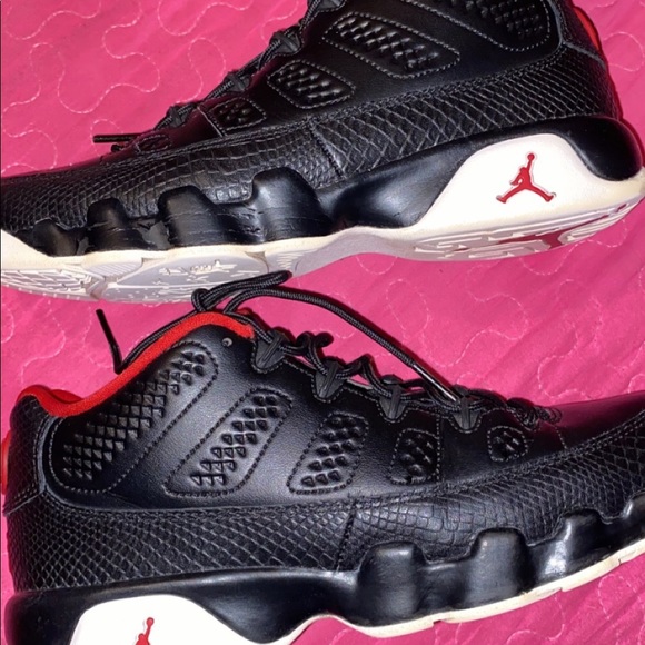 Retro 9 low’s - Picture 1 of 3